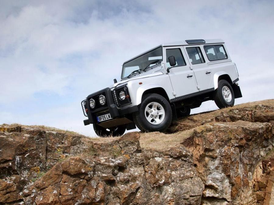  Land Rover Defender Silver Limited Edition 2005 года  (фото 4 из 8)